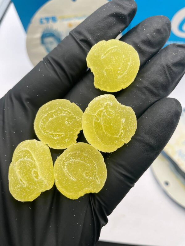 Indulge in the luxurious effects of London Pound Cake Gummies, a potent indica-dominant hybrid.