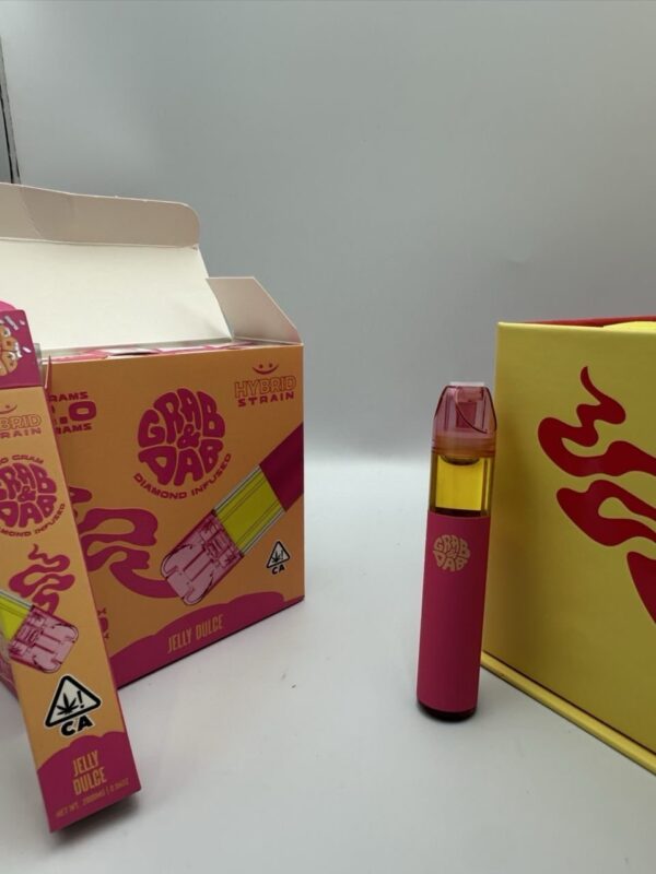 GRAB & DAB 2G Disposable | Enjoy a powerful blend of live resin & distillate in a convenient, long-lasting 2gram disposable vape.